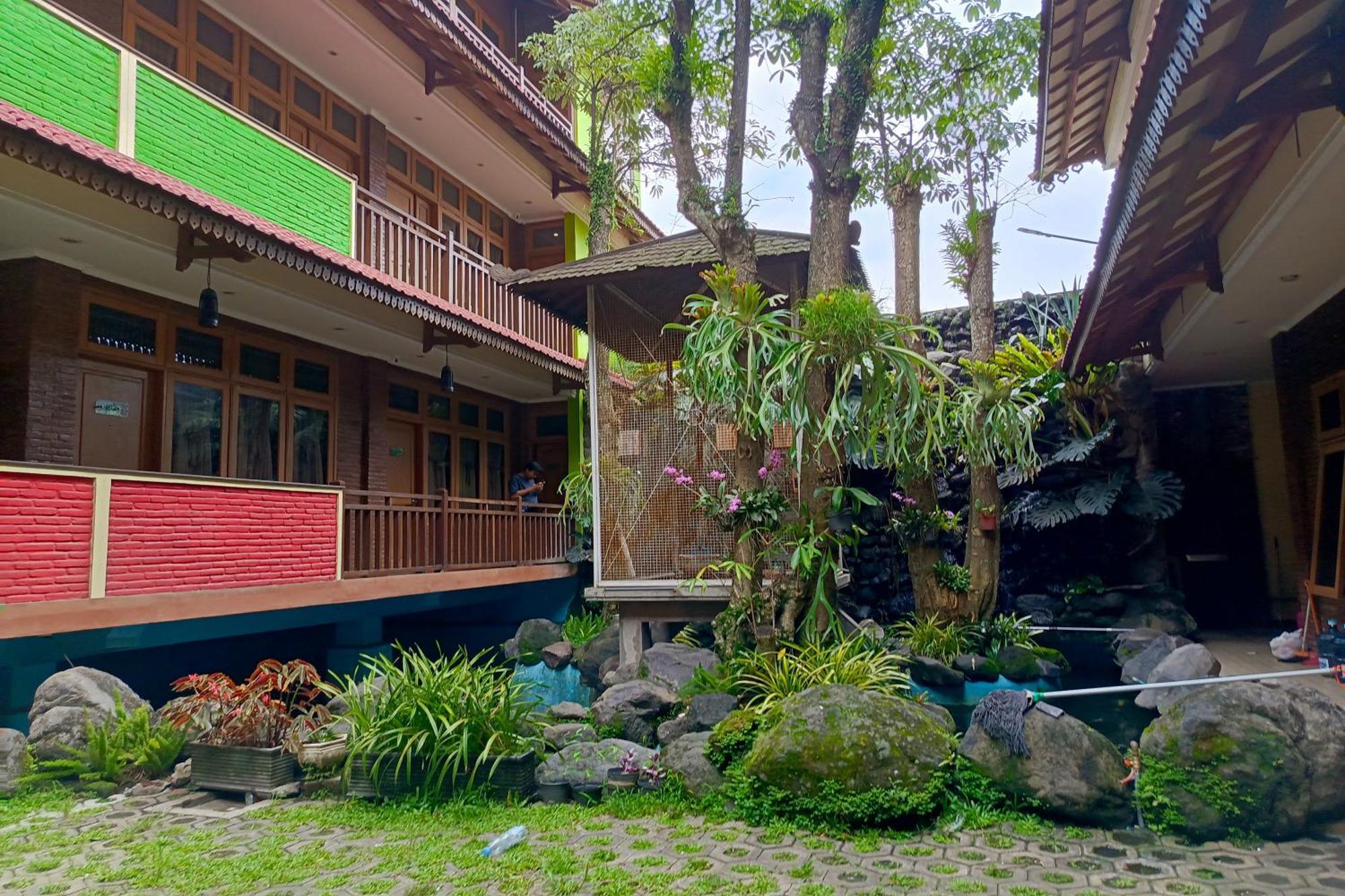 Java Capsule Hotel Malang Eksteriør bilde